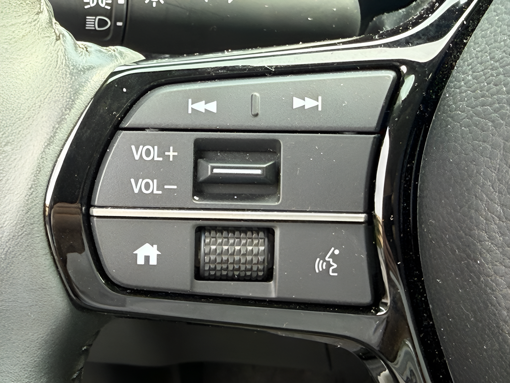 Used 2024 White Honda EX-L image 16