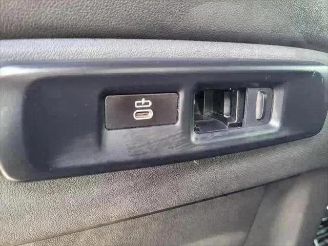 Certified Used 2019 White BMW xDrive40i image 23