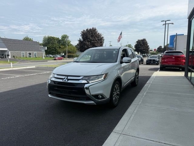 Used 2017 White Mitsubishi SEL image 6