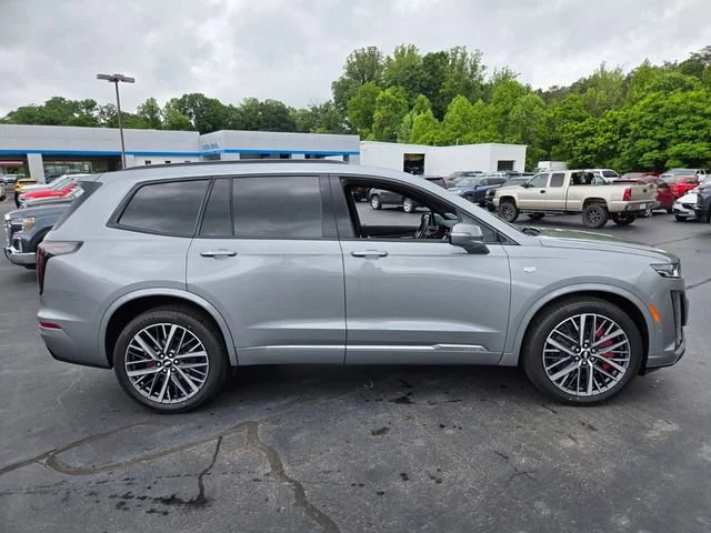 Used 2023 Argent Silver Metallic Cadillac Sport image 9