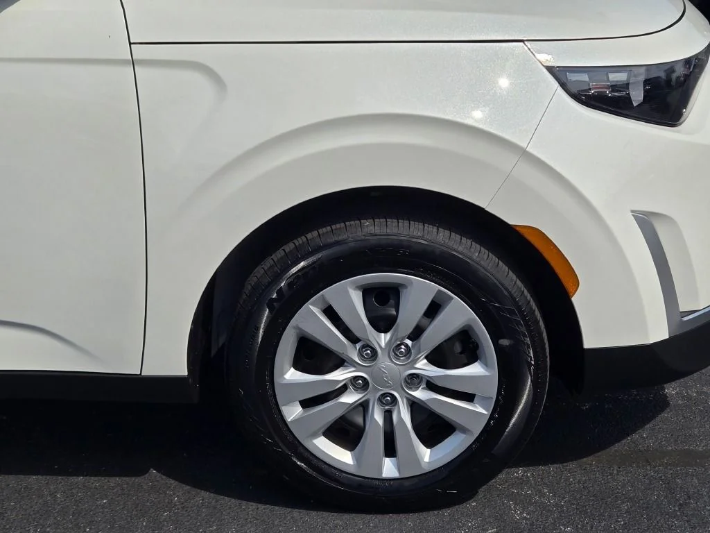 Used 2025 White Kia LX image 4