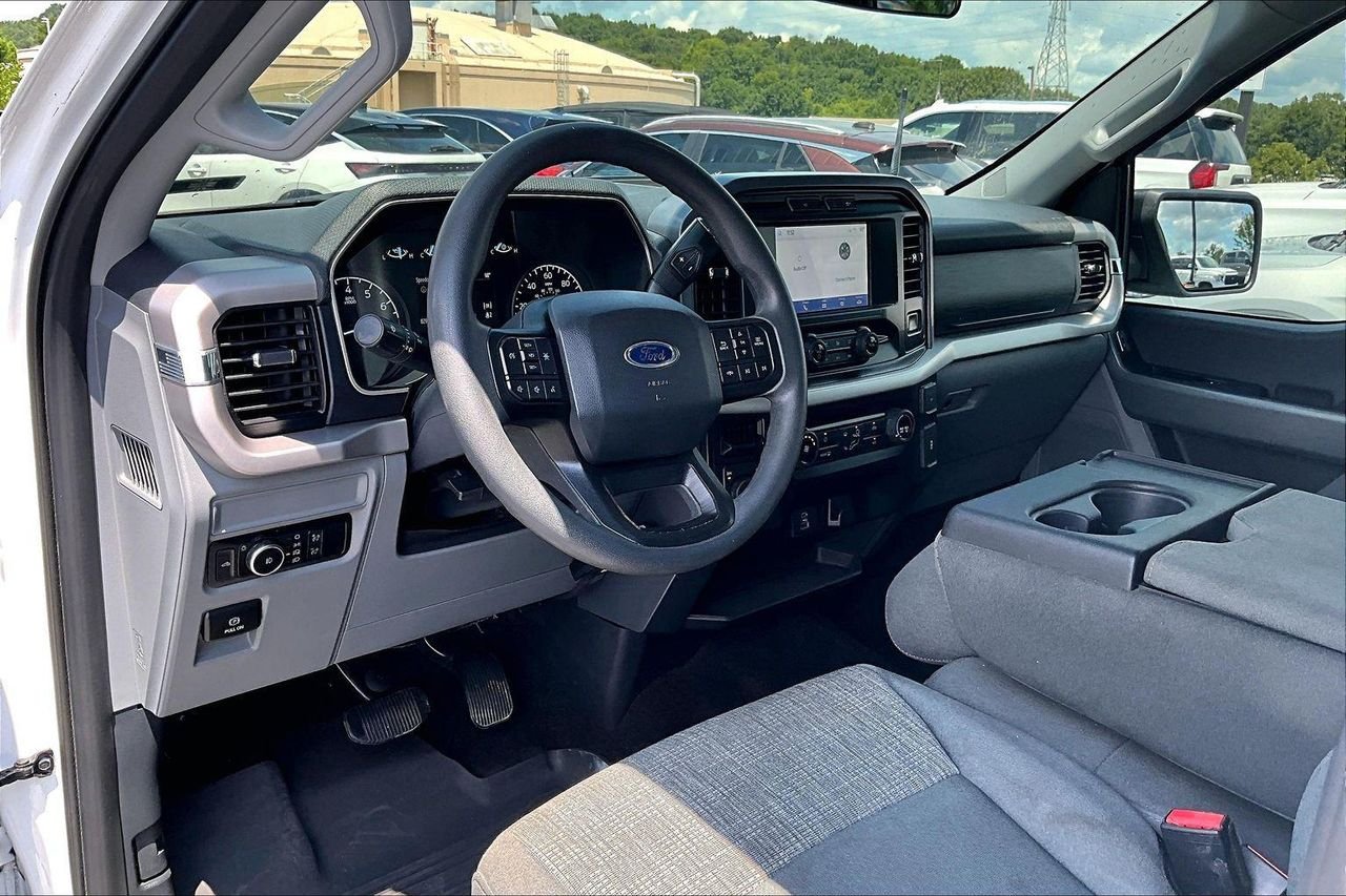 Used 2023 Oxford White Ford XLT image 5