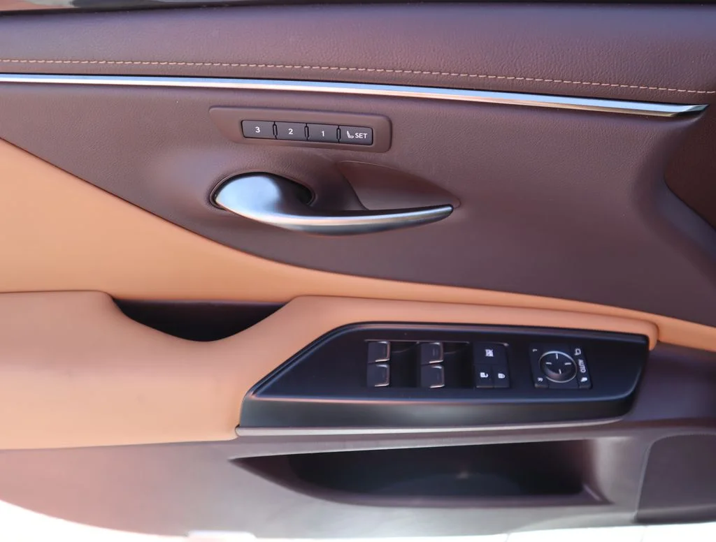 Used 2021 Silver Lexus 350 image 17