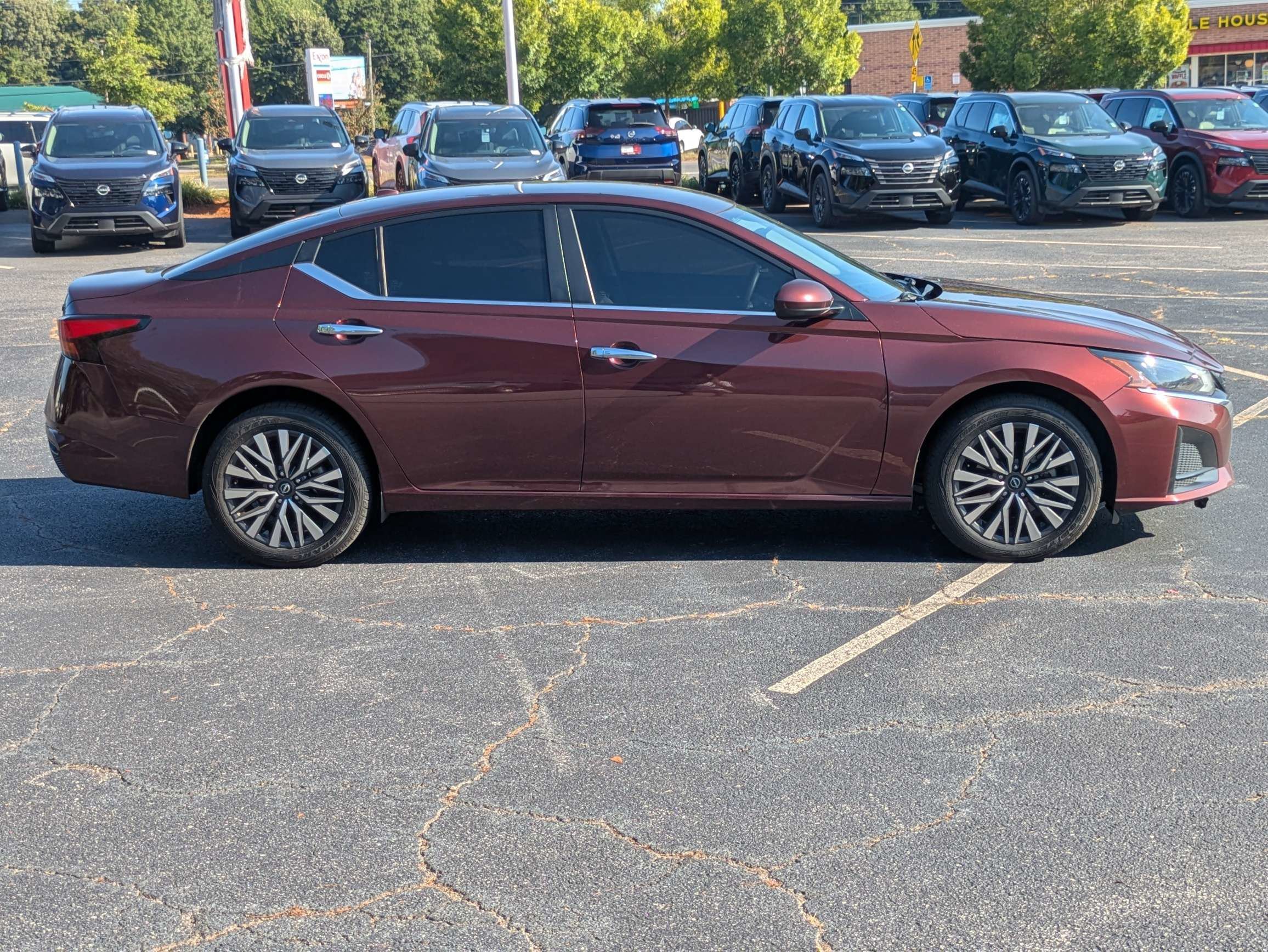 Used 2023  Nissan 2.5 SV image 2