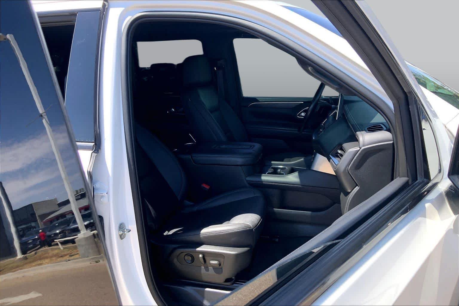 Used 2022 Iridescent Pearl Tricoat Chevrolet Z71 image 9