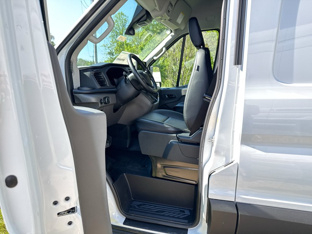 New 2026 Oxford White Ford Base w/9,950 lb. GVWR image 4