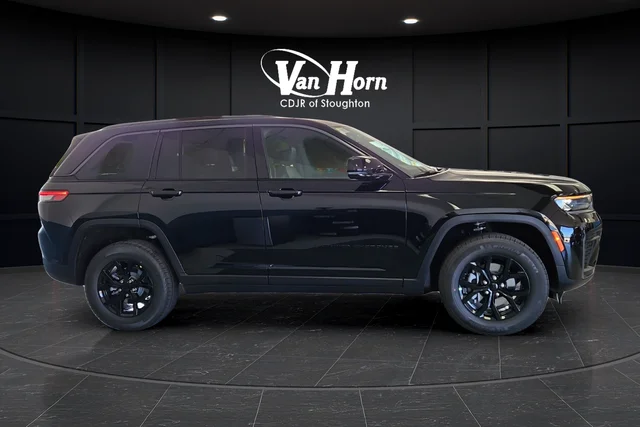 New 2026 Diamond Black Crystal Pearl-Coat Exterior Paint Jeep Altitude image 8