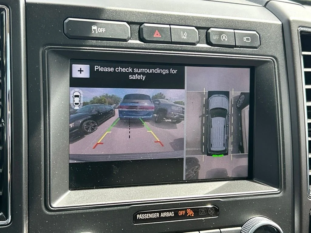 Used 2019 White Platinum Clearcoat Metallic Ford Limited image 33