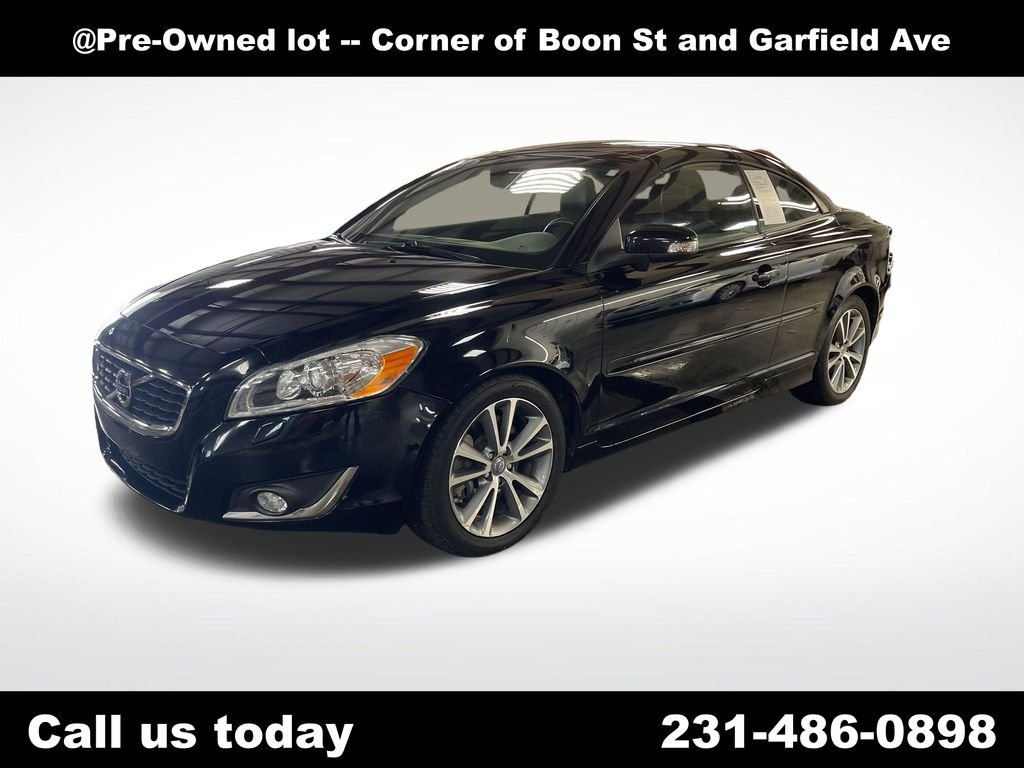Pre-Owned 2013 Volvo C70 T5 2D Convertible in Traverse City