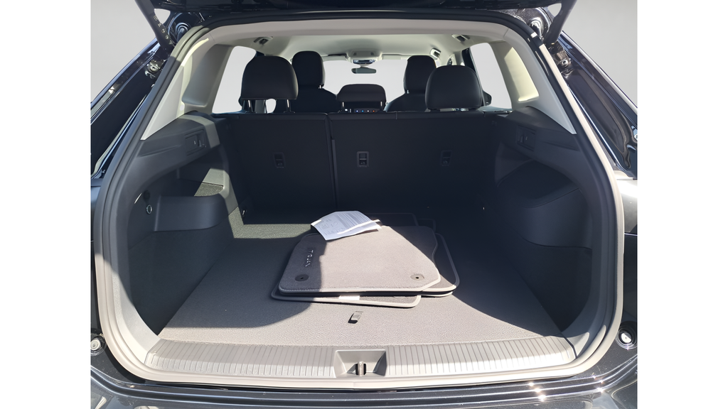 2025 Volkswagen Tiguan SE - Photo 27