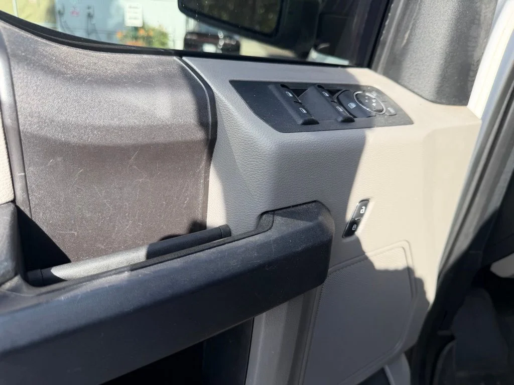 Used 2018 White Ford XL image 18
