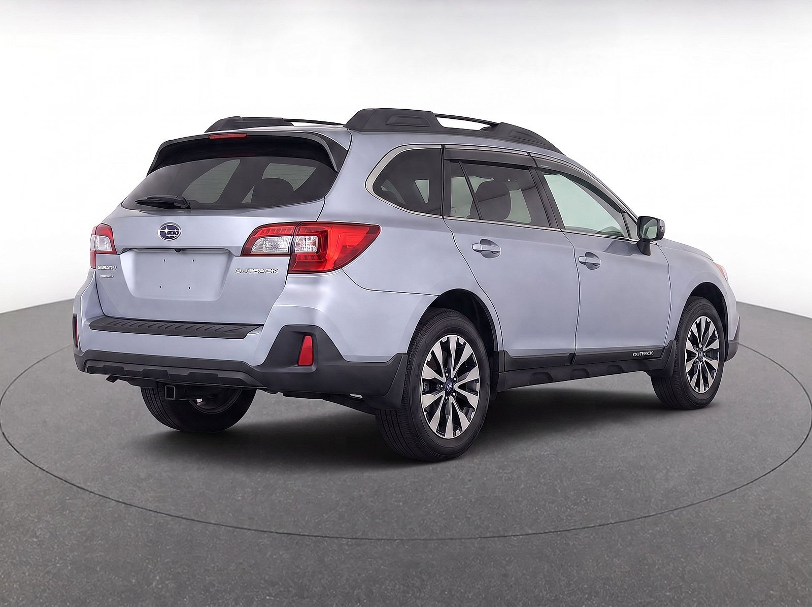 Used 2017 Ice Silver Metallic Subaru Limited image 4