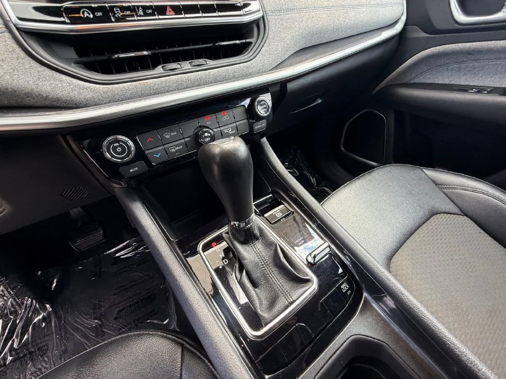 Used 2024 Gray Jeep Latitude image 22