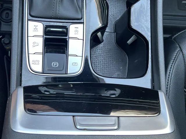 Used 2025 White Hyundai SEL Convenience image 25