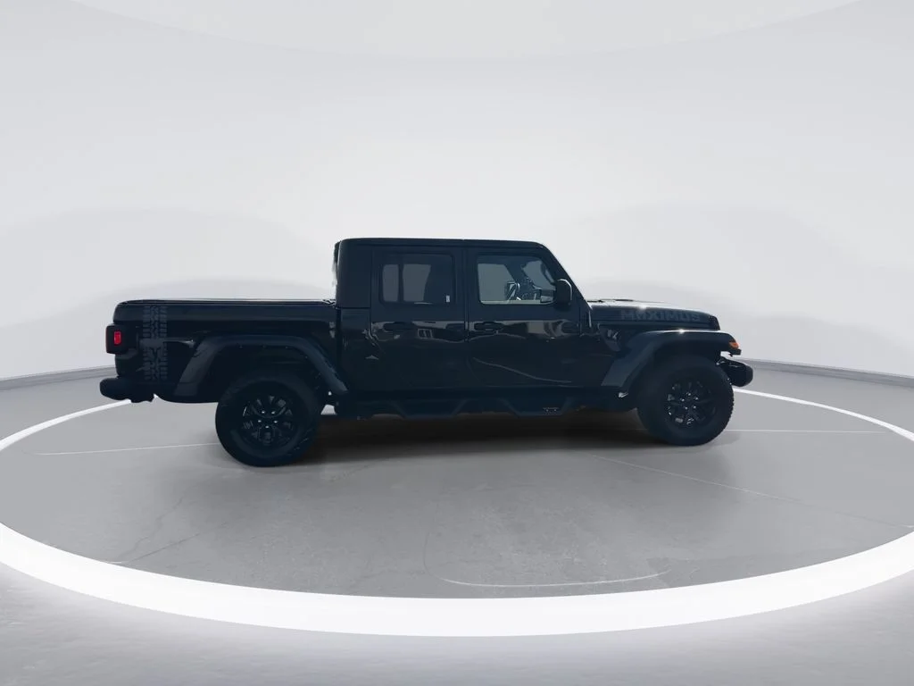 Used 2022 Black Jeep Altitude image 9