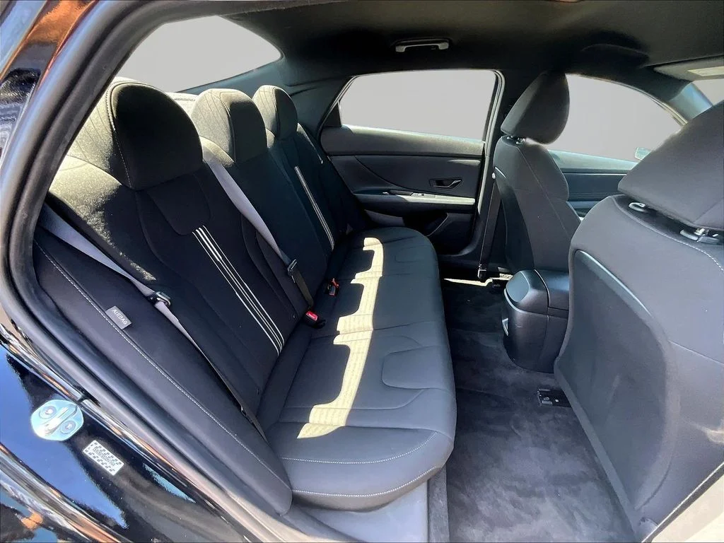 Used 2025 Black Hyundai SEL Sport image 26
