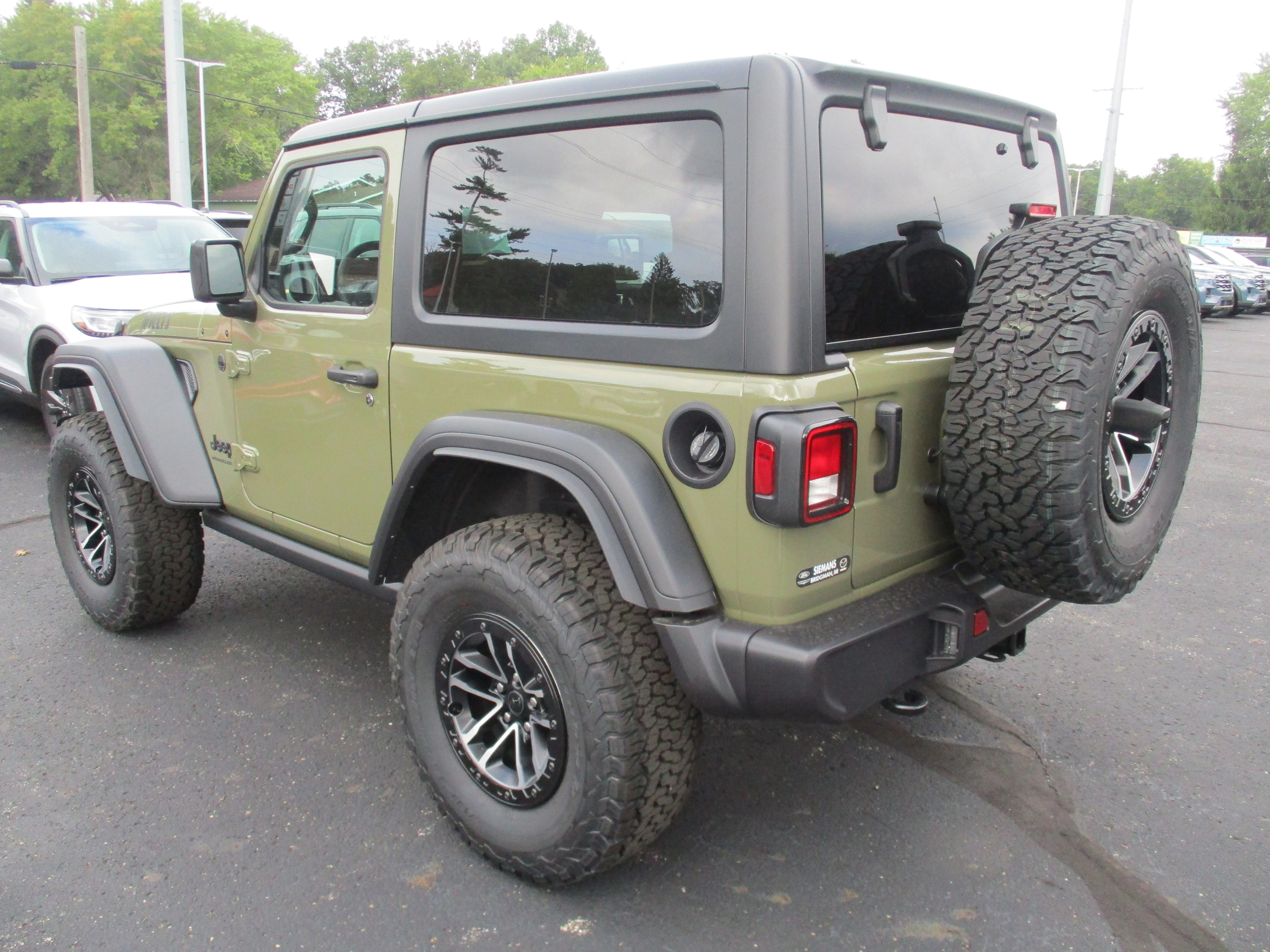 2025 Jeep Wrangler 2-Door Willys - Photo 8
