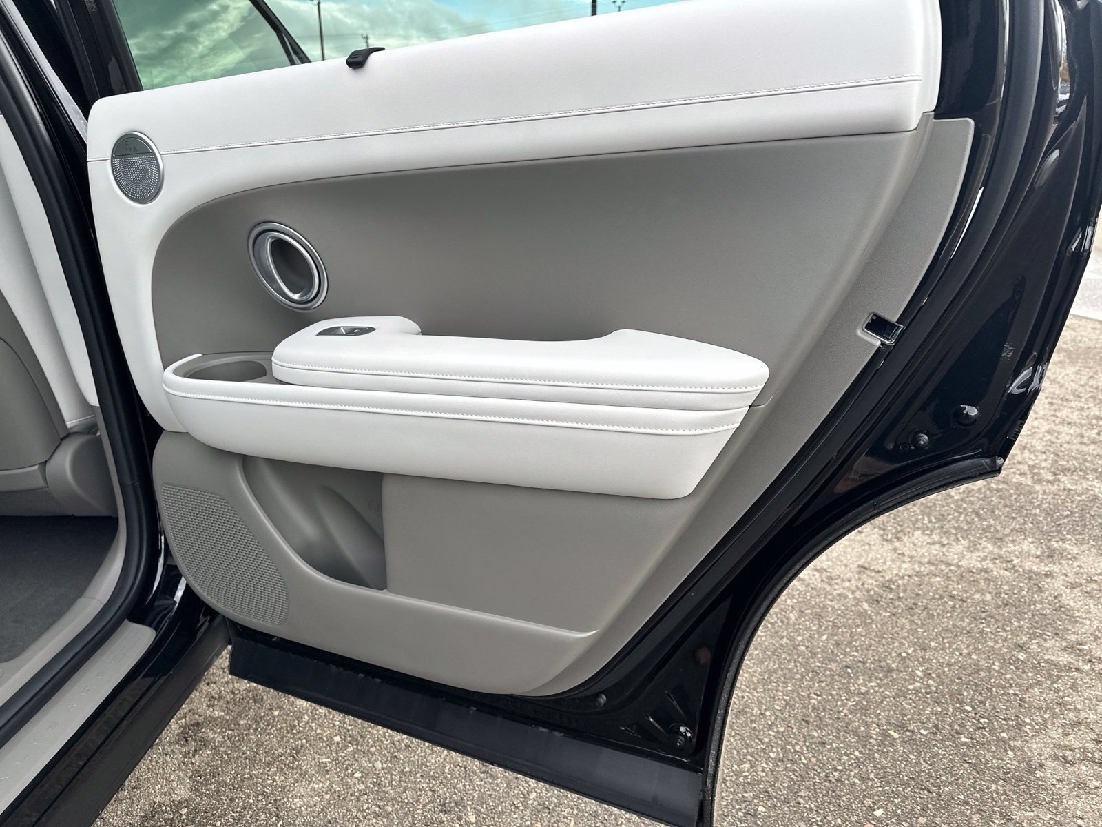 New 2027 Black Hyundai Limited AWD image 33