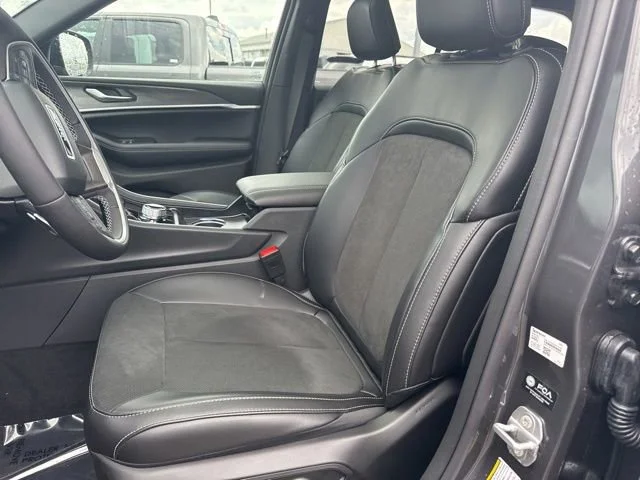 New 2026 Baltic Gray Metallic Clear-Coat Exterior Paint Jeep Laredo Altitude image 20