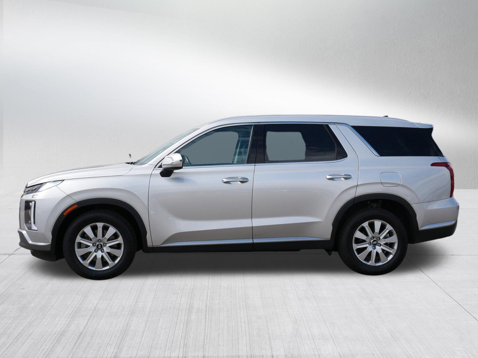 Used 2024 Typhoon Silver Hyundai SEL 7P image 4