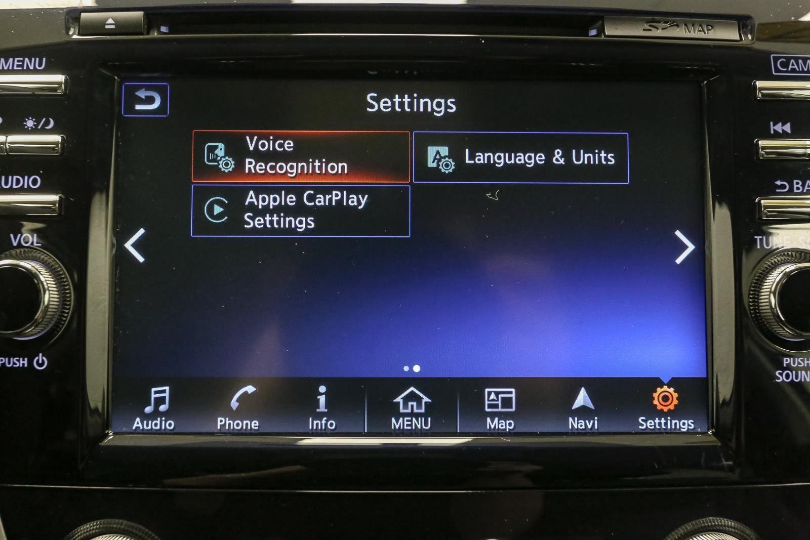 Used 2017 Pearl White Nissan SL image 33