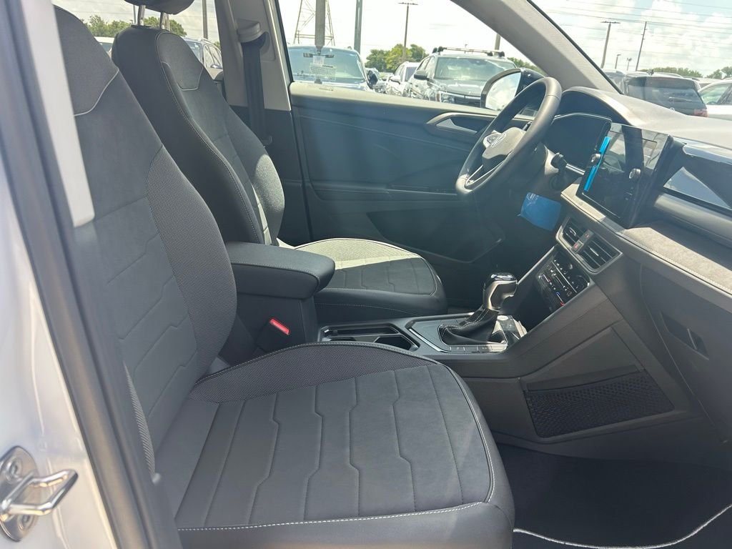 New 2026 White Volkswagen 1.5T SE Black image 34