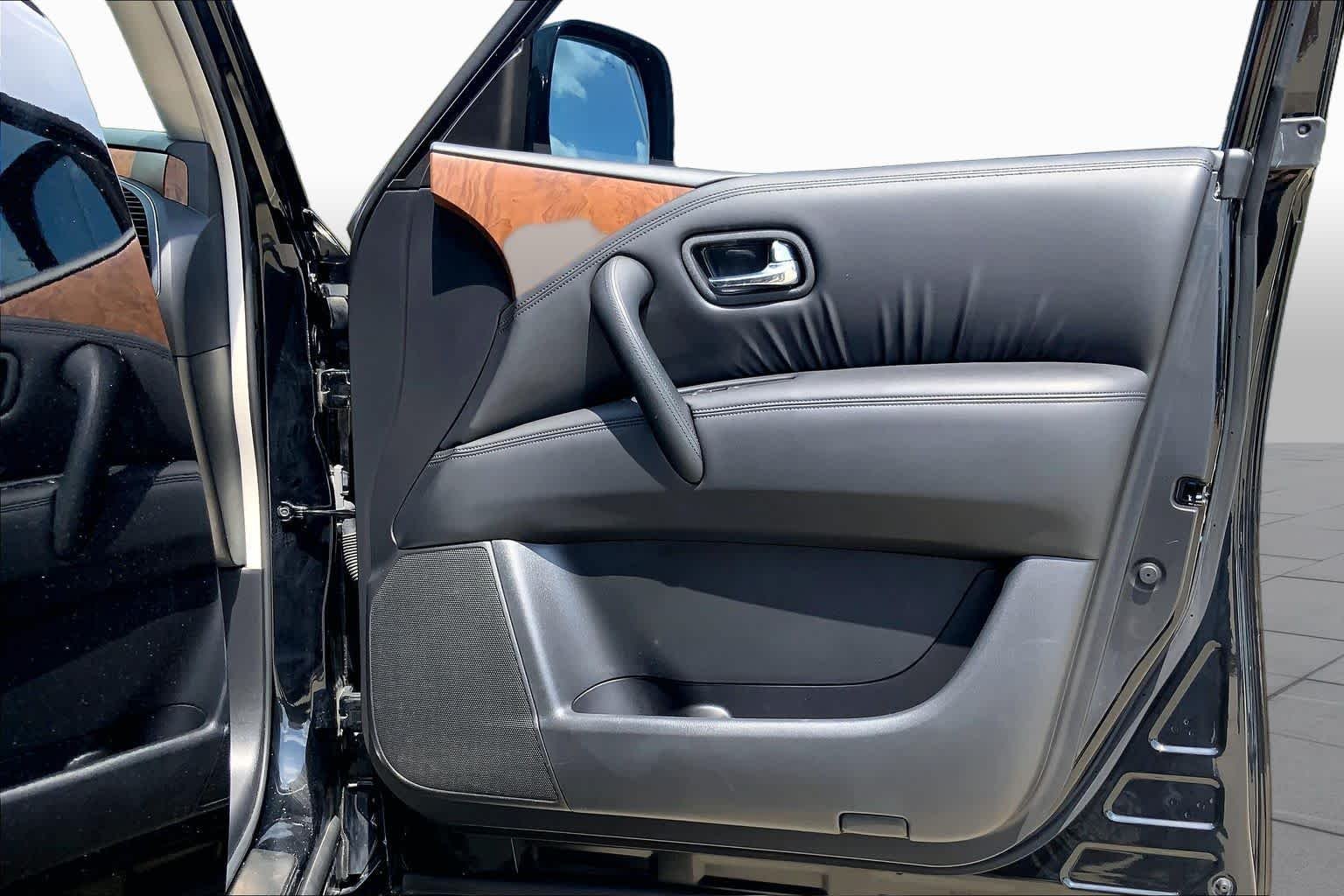 Used 2023 Super Black Nissan SL image 44