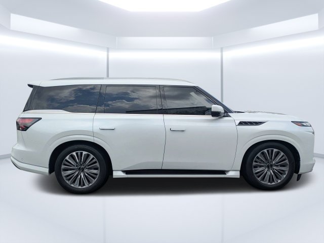 Used 2025 White INFINITI LUXE image 2