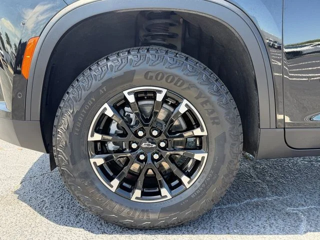 Used 2024 Black Chevrolet Z71 image 10