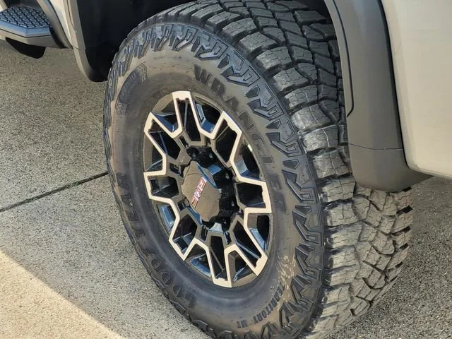 2026 GMC Sierra 2500HD AT4X - Photo 7