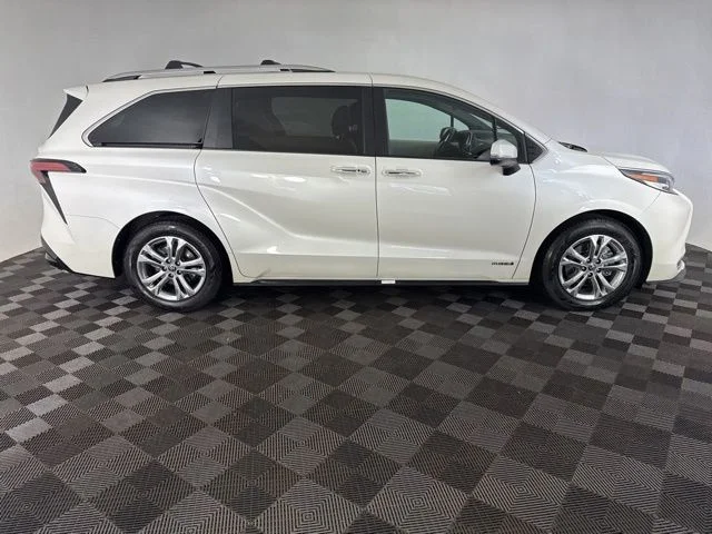 Used 2021 White Toyota Platinum image 6