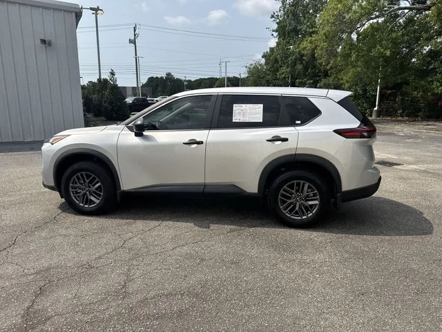 Used 2025 Silver Nissan S image 8