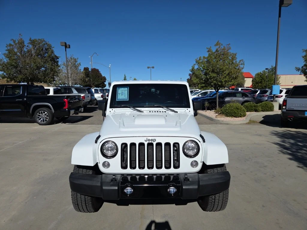Used 2017 White Jeep Unlimited Sahara image 2