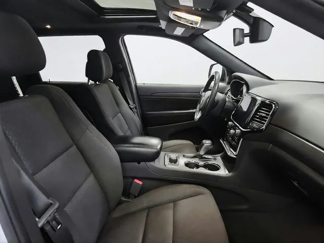 Used 2019 White Jeep Laredo image 22