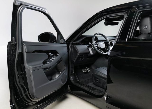 Certified Used 2025 Santorini Black Metallic Land Rover Dynamic image 17