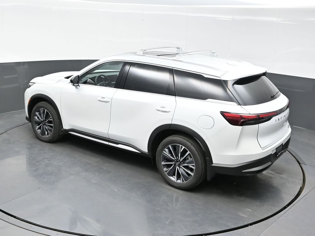 Used 2026 White INFINITI LUXE image 39