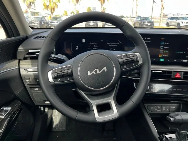 2025 Kia K5 EX - Photo 8
