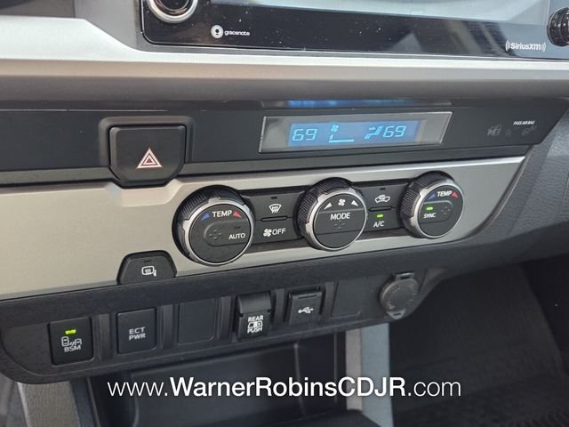 Used 2022 White Toyota SR5 image 23