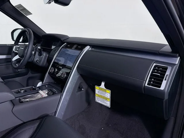 New 2026 Black Land Rover Dynamic SE image 31