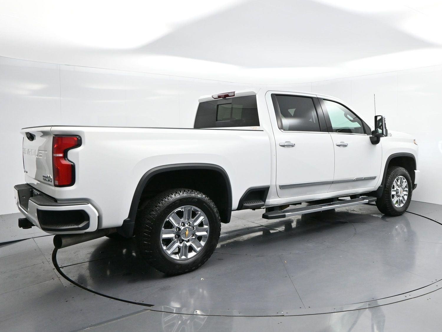 Used 2024 Summit White Chevrolet High Country image 7