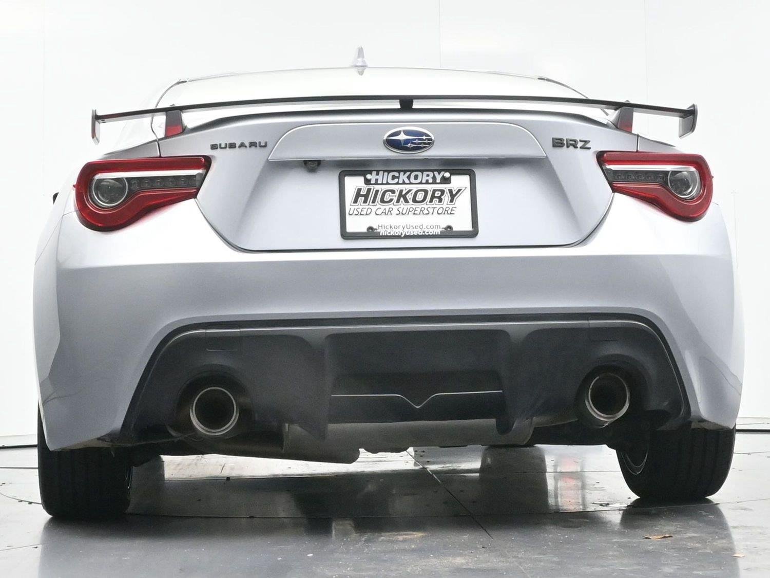 Used 2018  Subaru Premium image 40