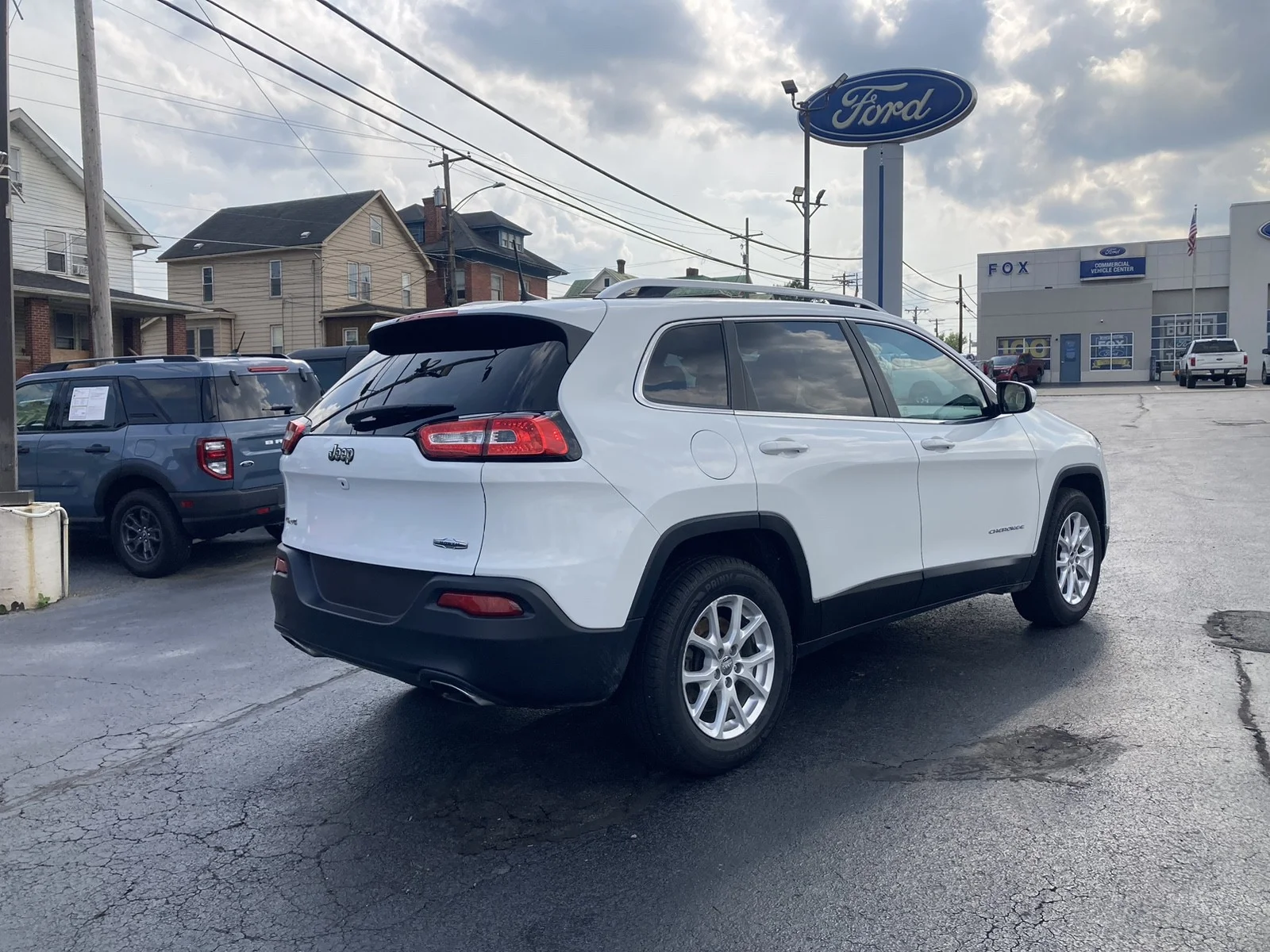 Used 2017 Jeep Cherokee Latitude with VIN 1C4PJMCSXHW570421 for sale in Waynesburg, PA