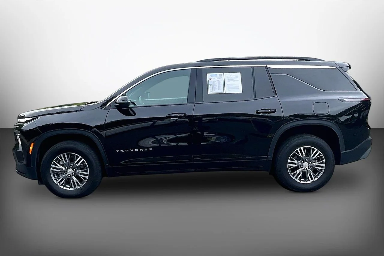 Used 2025 Black Chevrolet LT image 5