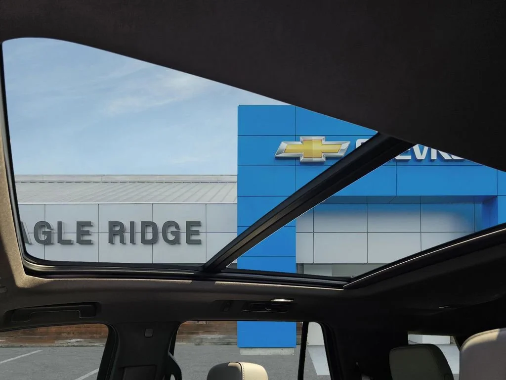 Used 2023 Summit White Chevrolet Z71 image 18