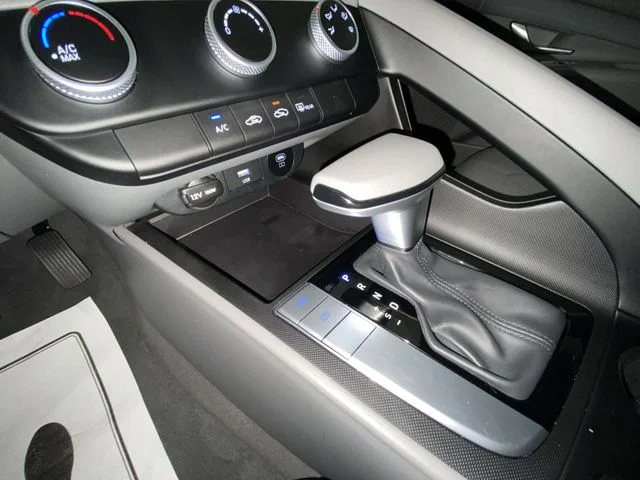 Used 2025 Blue Hyundai SE image 19