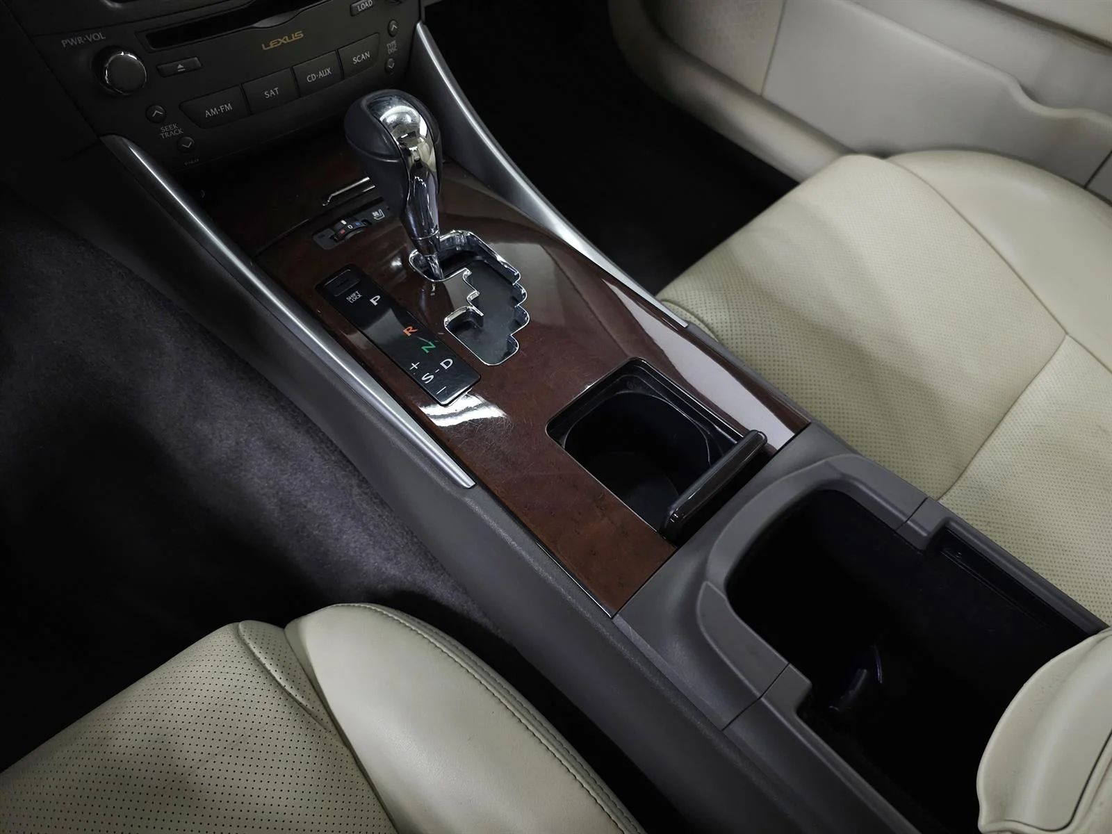 Used 2010 Brown Lexus  image 25
