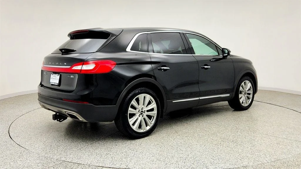 Used 2016 Black Velvet Lincoln AWD 4dr Reserve image 5