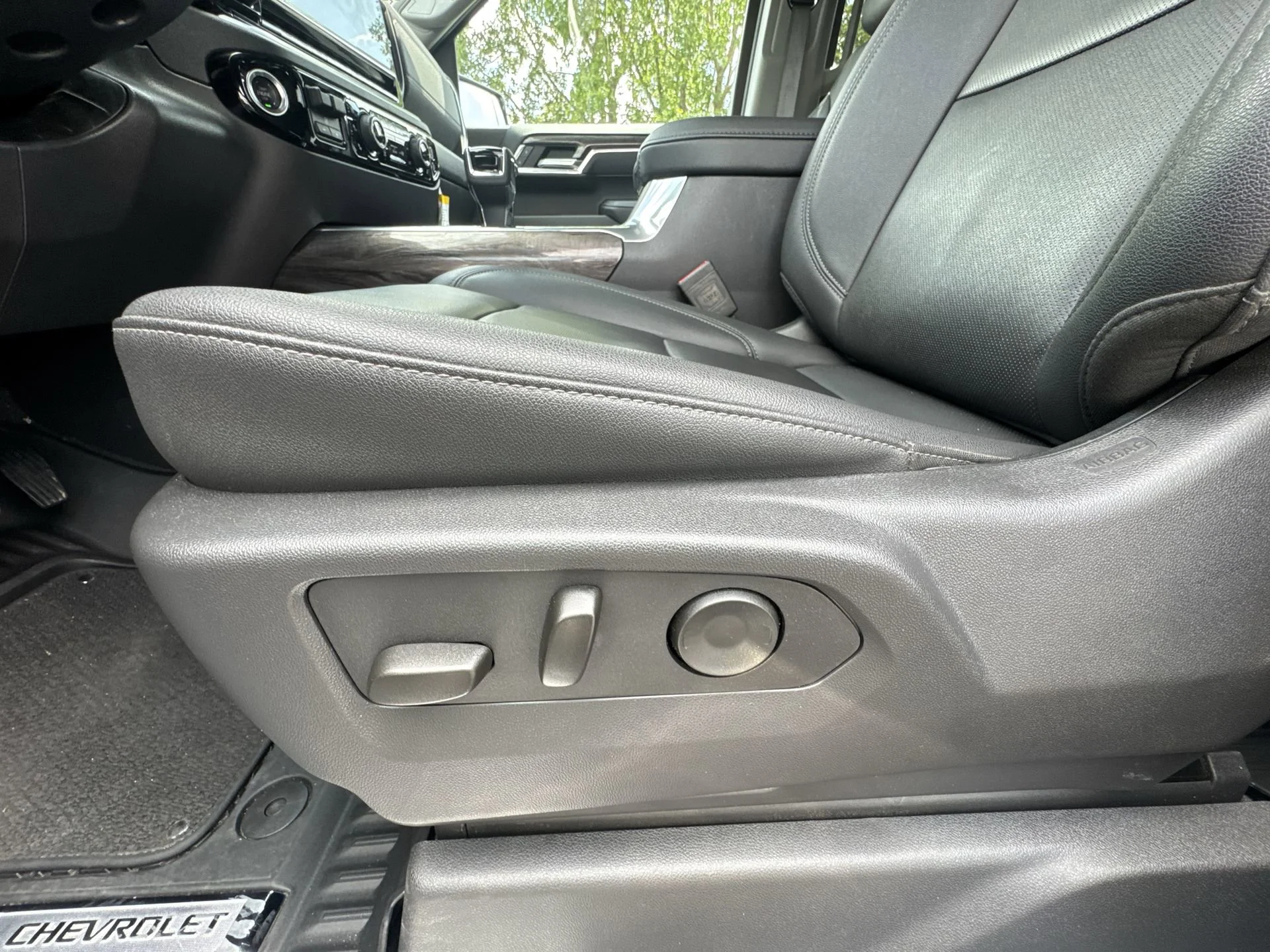 Certified Used 2025 Summit White Chevrolet LTZ image 12