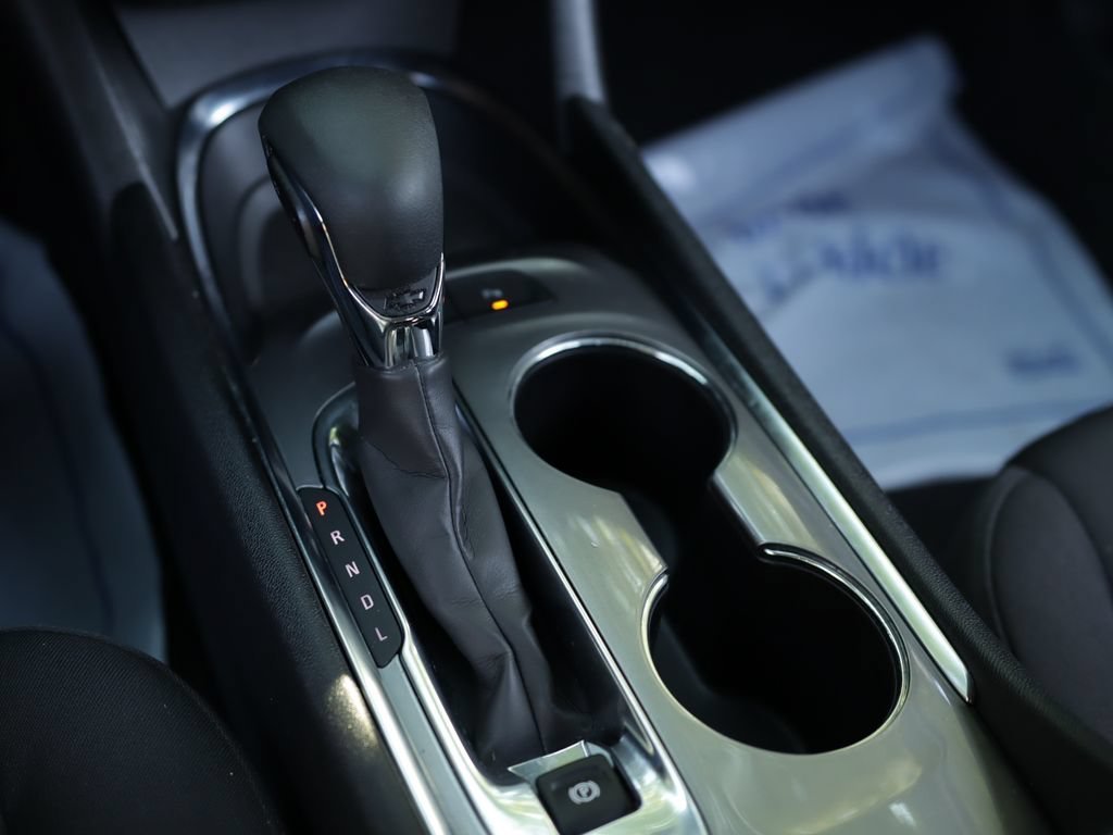 Used 2024 Summit White Chevrolet 1LT image 18