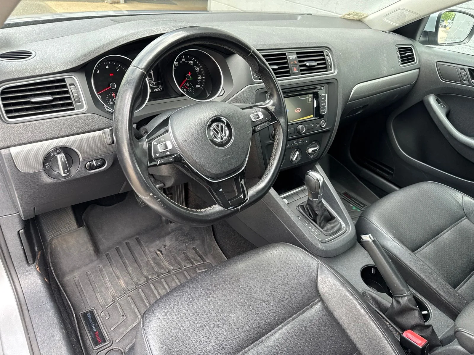 Used 2015  Volkswagen 1.8T SE image 31